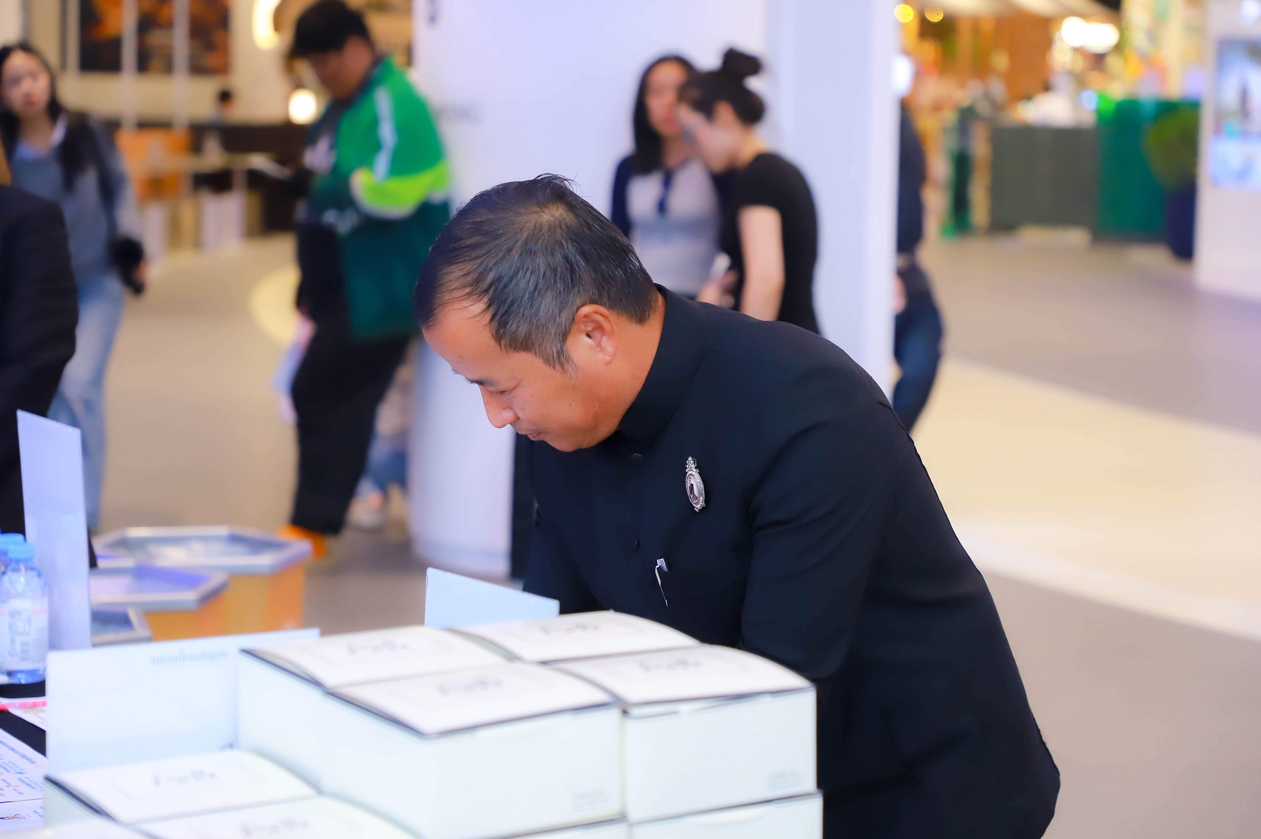 title - ผู้ตรวจราชการ ส.ป.ก. ร่วมพิธีเปิดงานหม่อนไหมสัญจร ณ กรุงเทพมหานครและจังหวัดนนทบุรี ครั้งที่ 3